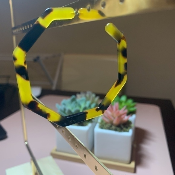 SALE💚 any 3 for $18 💚
Hexagon Tortoise Acrylic Hoop Earrings - Picture 3 of 6